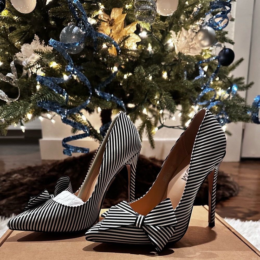 Chic Striped Bow Heels